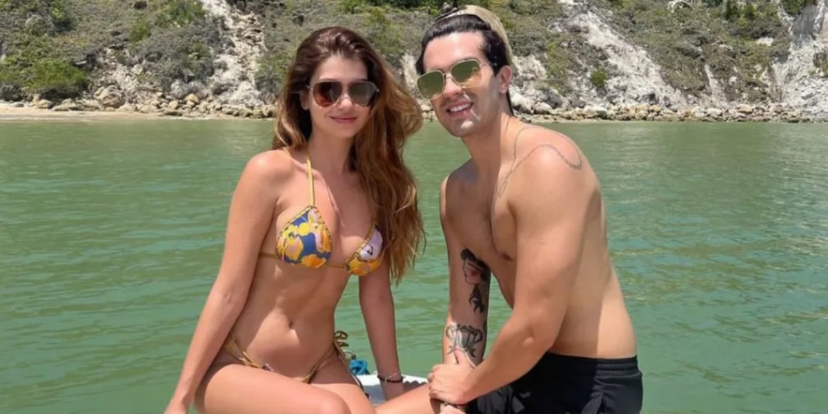 Luan Santana curte praia na Bahia ao lado da namorada