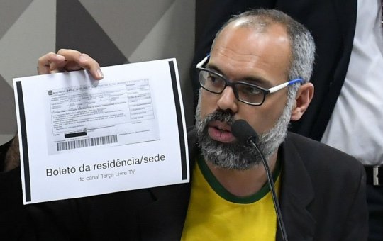 Foragido, Allan dos Santos aparece em evento com Bolsonaro nos EUA