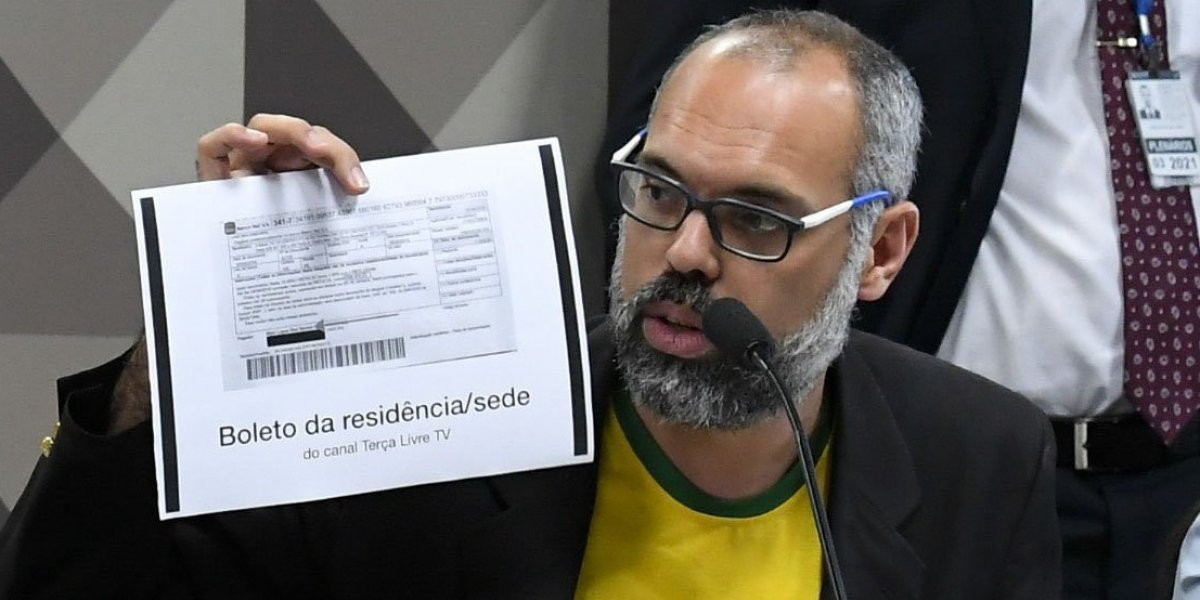 Foragido, Allan dos Santos aparece em evento com Bolsonaro nos EUA