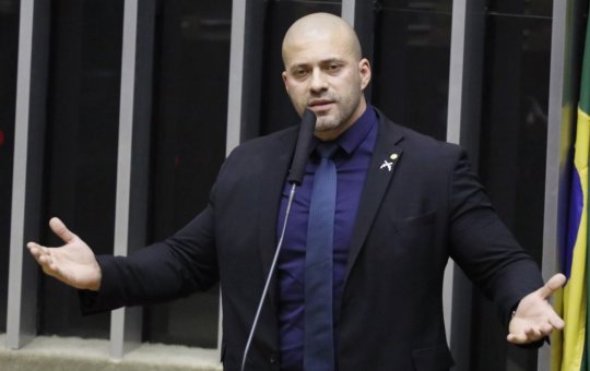 Um dia após perder foro privilegiado, Daniel Silveira é preso pela PF