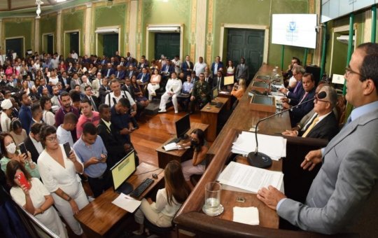 Na Câmara, Bruno promete maternidade municipal e entrega de Hospital Veterinário