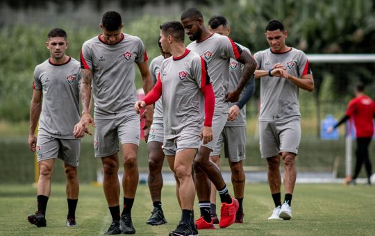 Vitória tenta iniciar sequência de bons resultados em casa contra o Jacobinense