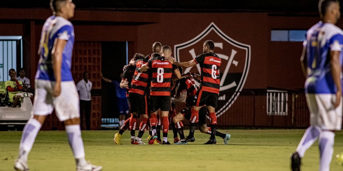 Vitória bate o Jacobinense e se aproxima do G4 do Campeonato Baiano