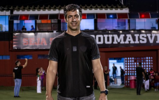 "A gente está se cobrando muito", diz João Burse sobre momento do Vitória