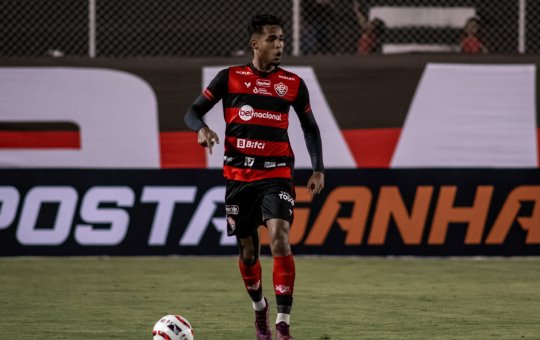 Railan cita importância de assistência e lamenta gols perdidos pelo Vitória