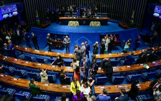 Suplentes assumem vagas deixadas por ministros do governo Lula