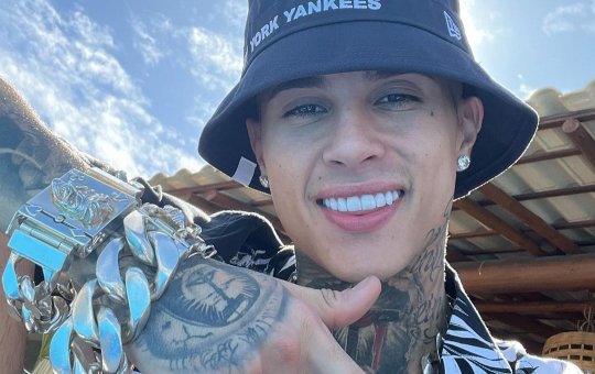 MC Paiva faz nova versão do hit ‘Ai Preto’ com “ai branco” e é detonado na web 