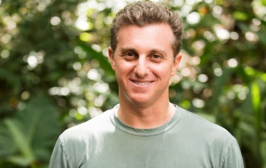 Luciano Huck entra com ação na Justiça por uso indevido de imagem