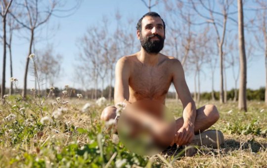 Nu com a mão no bolso: Justiça concede direito de homem andar pelado