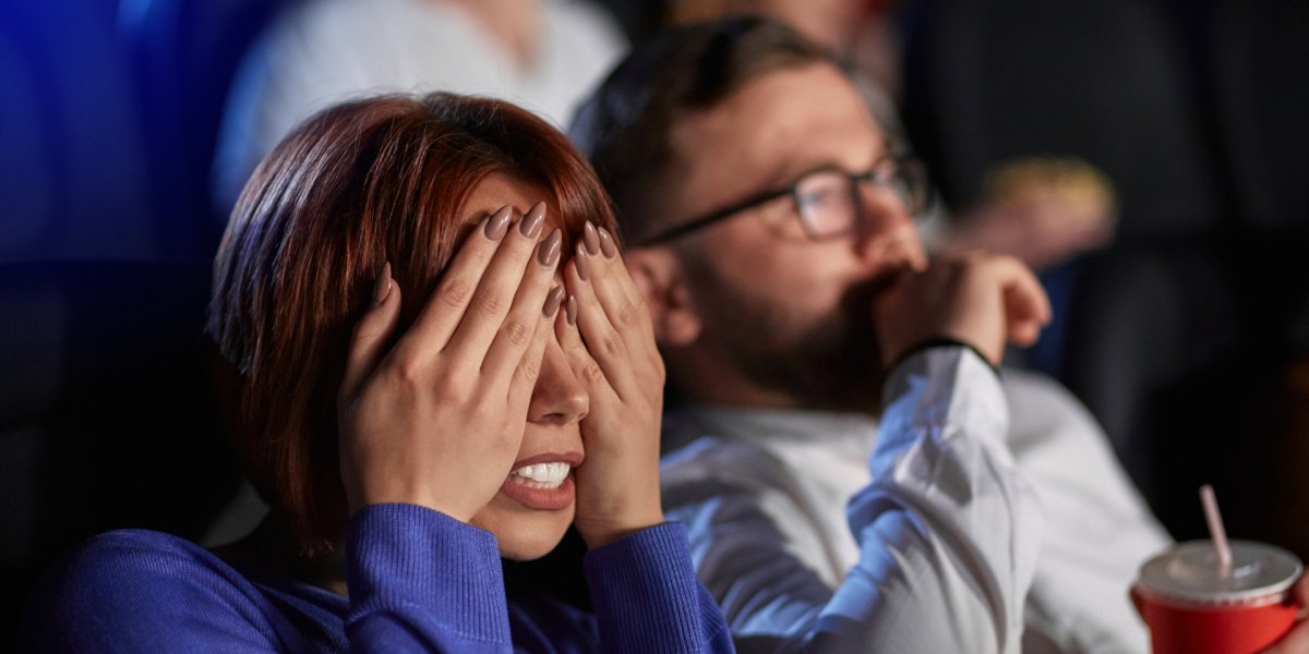 Assistir filmes de terror pode ajudar no emagrecimento, segundo especialistas