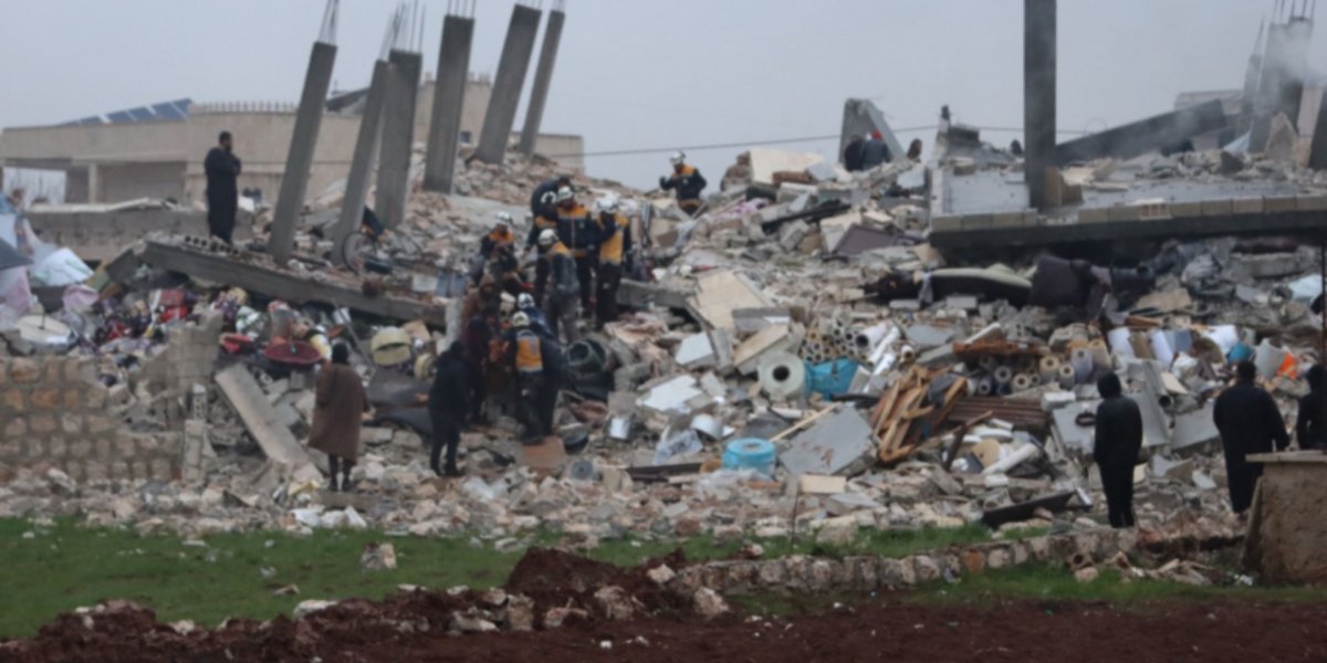 Terremoto deixa mais de 1.300 mortos e milhares de feridos na Turquia e na Síria