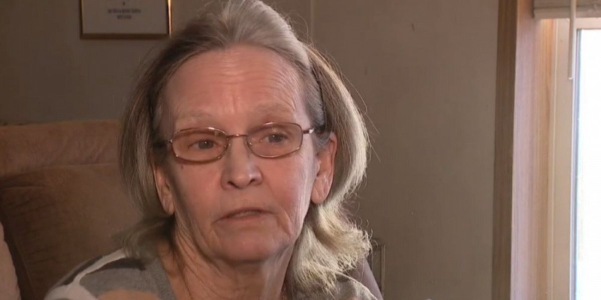 Mulher acha R$ 75 mil no meio rua, devolve ao dono e recebe mais que o dobro