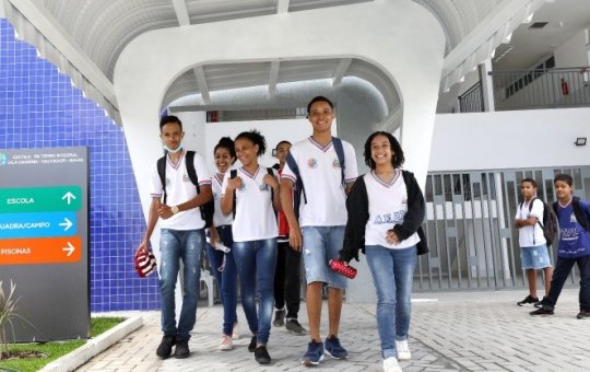 Estudantes da rede estadual e municipal voltam às aulas nesta segunda-feira