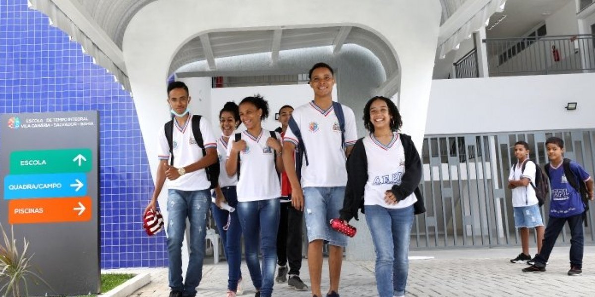 Estudantes da rede estadual e municipal voltam às aulas nesta segunda-feira