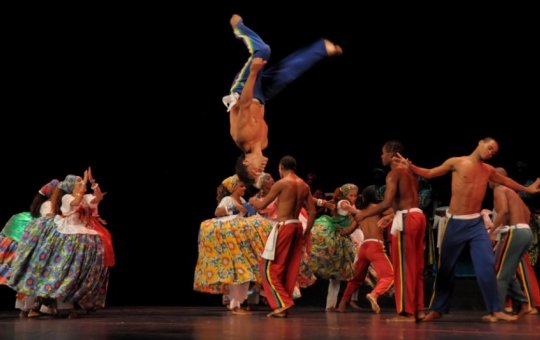 Balé Folclórico da Bahia fará apresentações gratuitas em Praia Forte