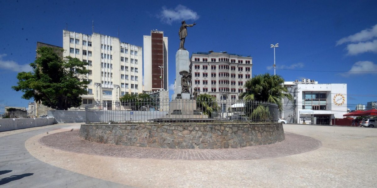 Turista alemã leva facada durante assalto na Praça Castro Alves, em Salvador