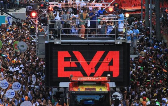 Bombeiros e Polícia Técnica iniciam perícia de trios elétricos para Carnaval