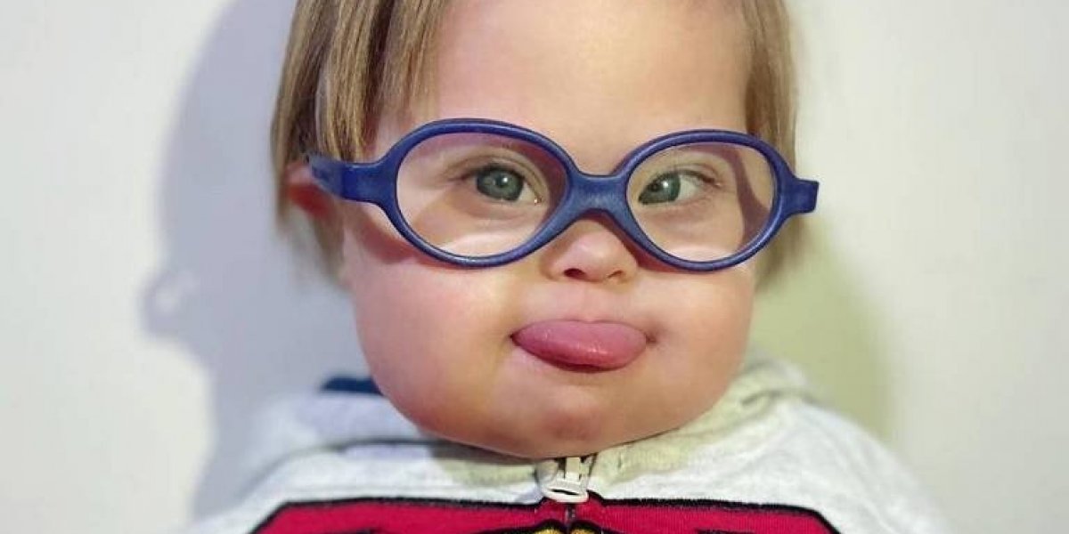 Morre Super Chico, menino com Down que superou a Covid por duas vezes