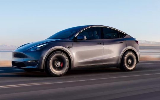 Mulher é vista dormindo no volante em uma avenida movimentada nos EUA; confira