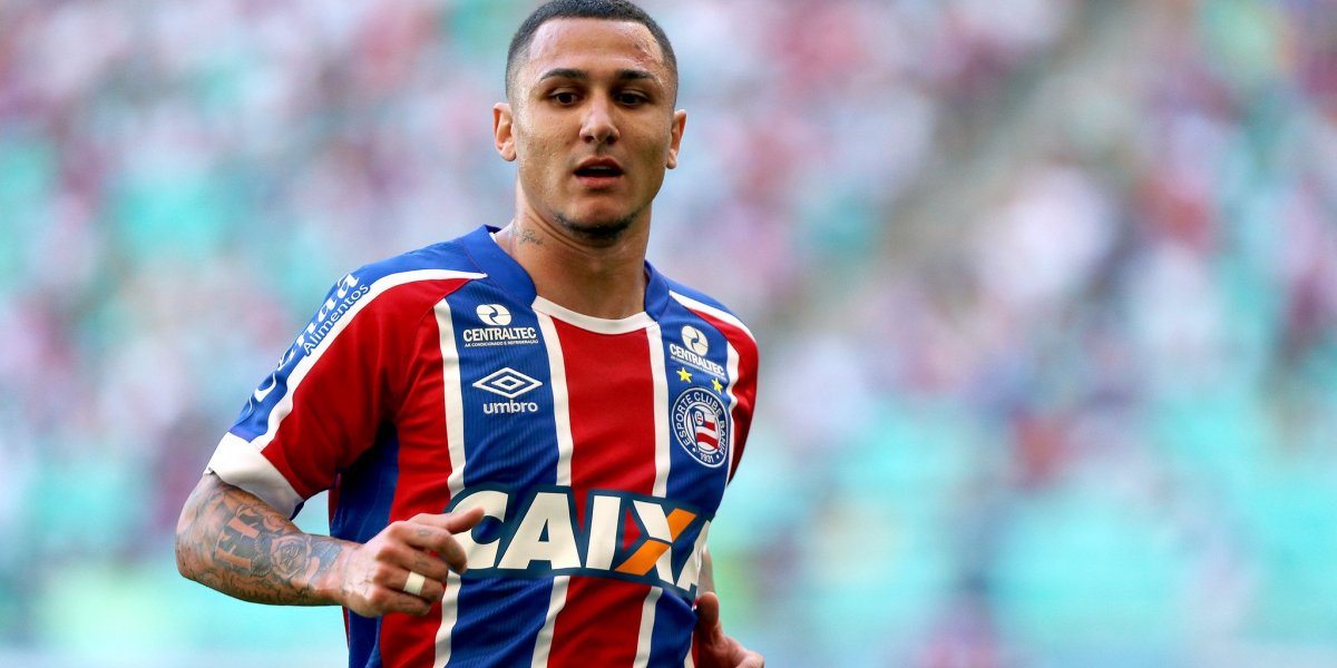 Grêmio se aproxima da contratação do meia Vinícius, ex-Bahia