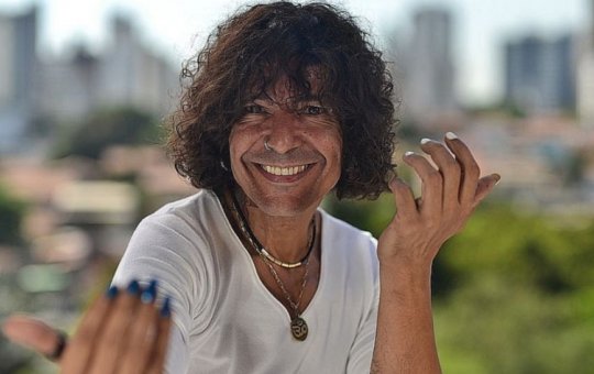 Luiz Caldas interrompe show para rebater folião: "Vai ficar velho também"