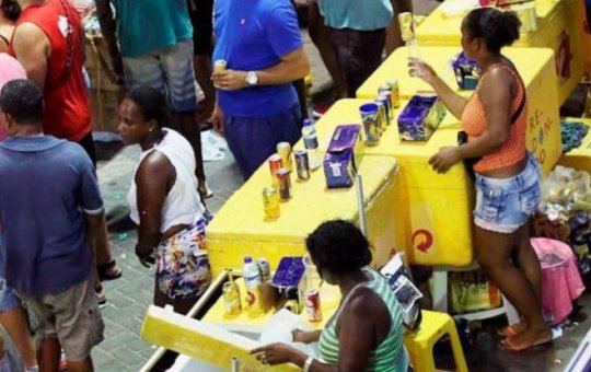 Cadastro online de ambulantes para Carnaval começa nesta quarta; acesse