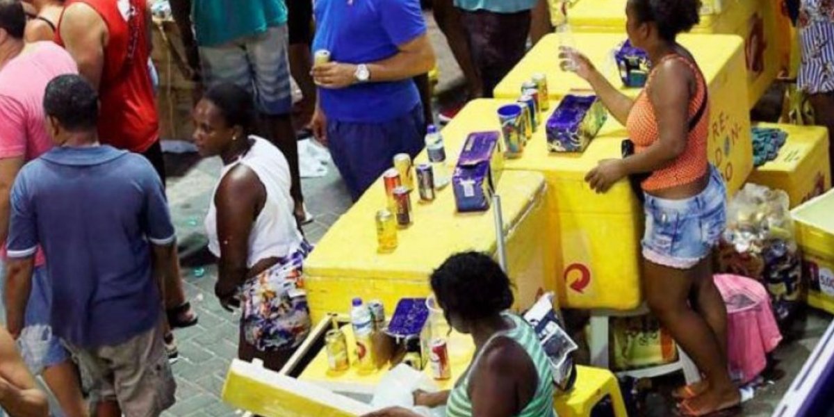 Cadastro online de ambulantes para Carnaval começa nesta quarta; acesse