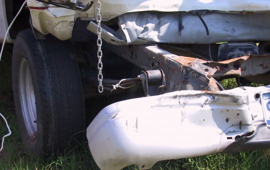 Carreta cai de viaduto em Simões Filho, na Região Metropolitana de Salvador