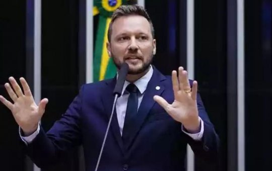 Deputado polemiza e compara Bahia com Haiti: "Tudo pichado e sujo"