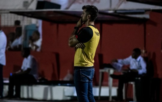 Amadeu elogia trabalho de Burse e diz que Vitória não mudou forma de jogar
