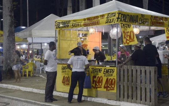 Prefeitura apura suposta venda de licença para ambulantes trabalhar no Carnaval