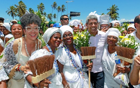 Governador Jerônimo Rodrigues marca presença na Lavagem de Itapuã