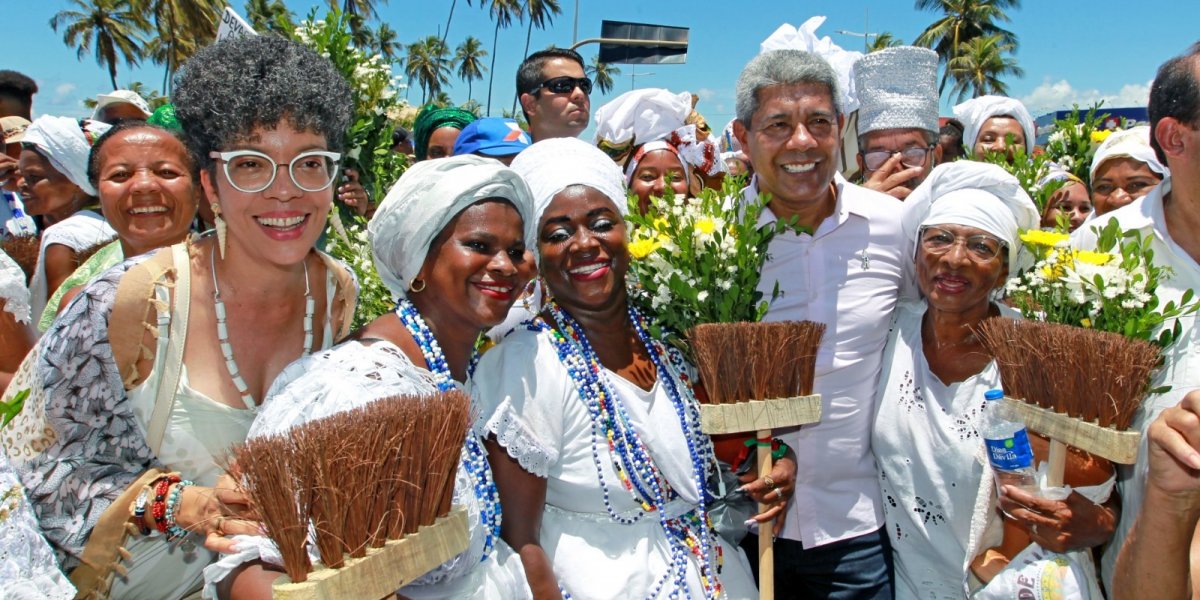 Governador Jerônimo Rodrigues marca presença na Lavagem de Itapuã