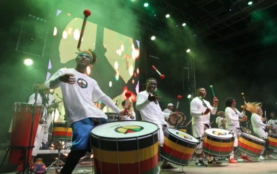 Olodum New Generation apresenta prévia do Carnaval na rodoviária de Salvador