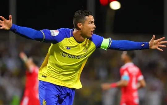 Histórico! CR7 marca quatro vezes e passa os 500 gols em ligas nacionais