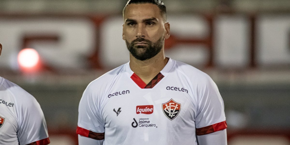 Vitória: Léo Gamalho diz que ainda está se adaptando e promete dedicação