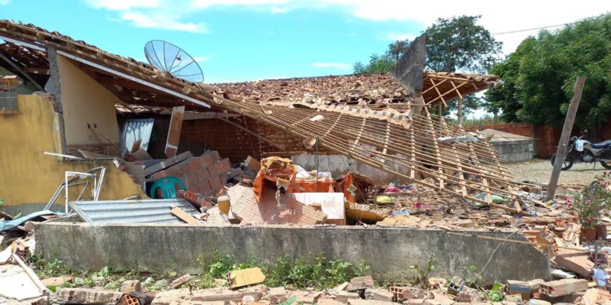 Criança fica ferida após explosão de imóvel que guardava fogos de artifício