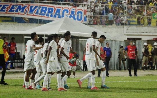 Bahia vence o Doce Mel e garante liderança da primeira fase do Baiano