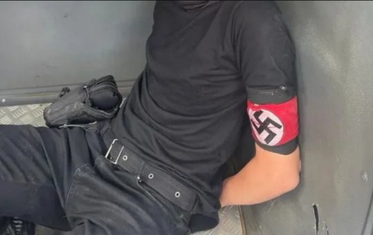 Adolescente com suástica é detido após atentado terrorista em escola