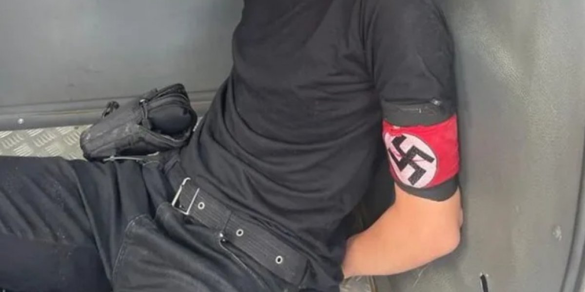 Adolescente com suástica é detido após atentado terrorista em escola