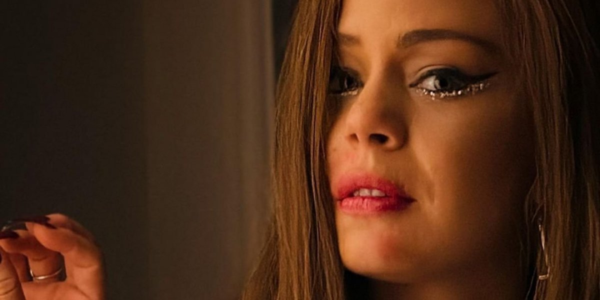 ‘Cheia de Charme’: Leandra Leal chama atenção da web após postar nudes