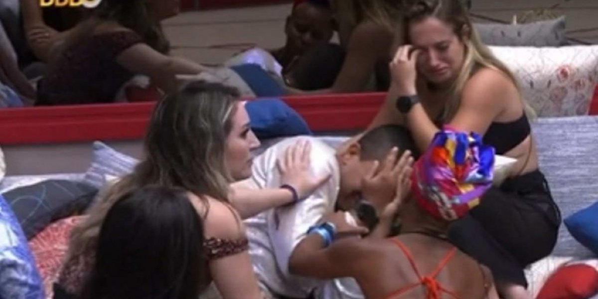 Bruno Gaga tem crise de ansiedade, cai no choro e abala casa do BBB 23