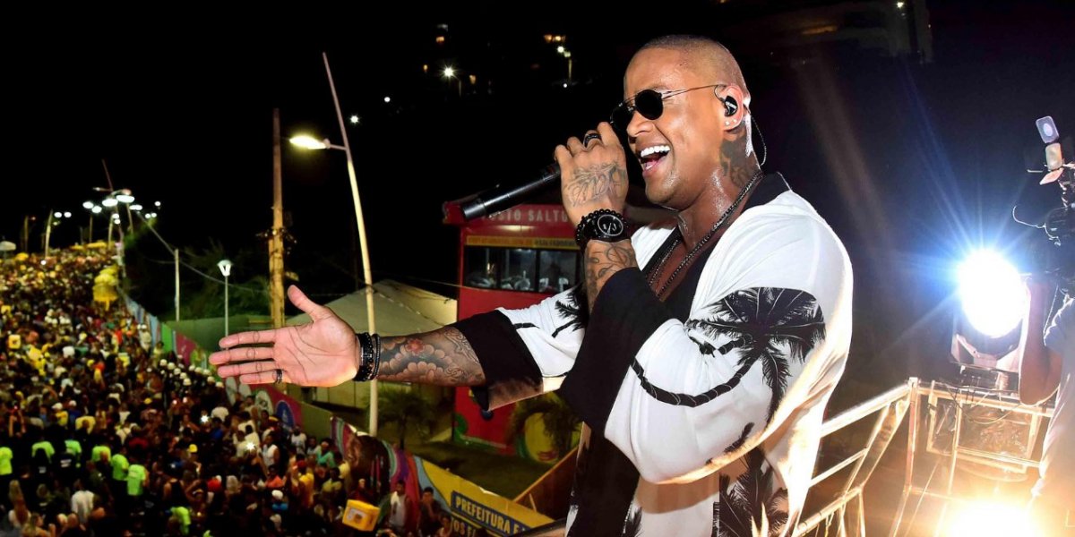 Pipoco de Léo Santana arrasta multidão nesta terça (14) na Barra