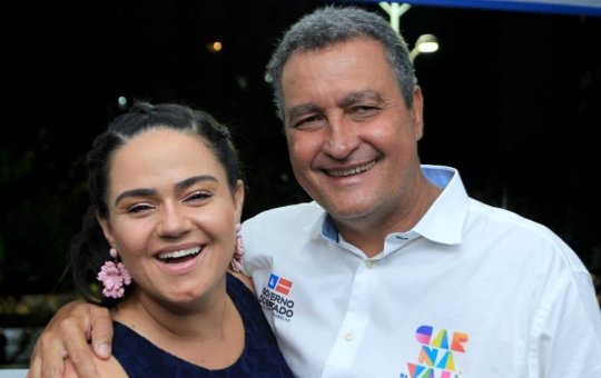 Esposa de Rui Costa, Aline Peixoto oficializa candidatura ao TCM