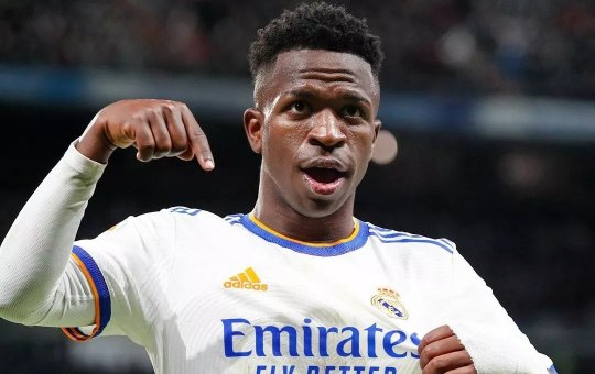 Vini Jr posta vídeo dançando 'Zona de Perigo' em comemoração de gol no Mundial