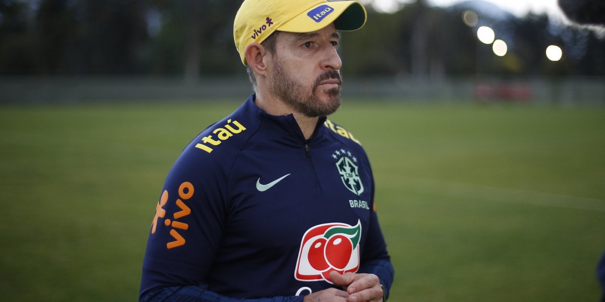 Ídolo do Vitória, Ramon Menezes é confirmado como técnico interino da Seleção