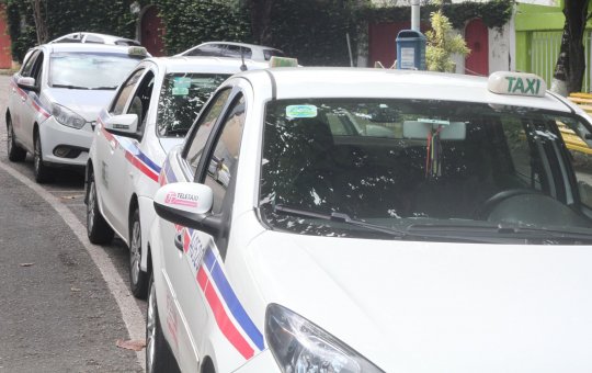 Taxistas de Salvador poderão cobrar bandeira 2 a partir de quinta-feira