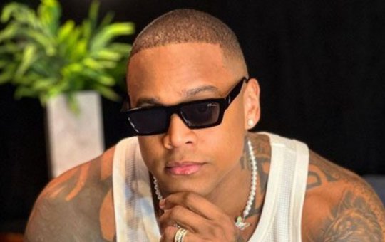 Léo Santana rebate acusação de internauta: "Me respeita, seu invejoso"