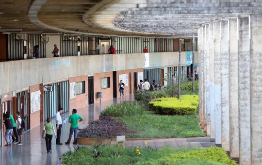 Lula anuncia reajustes em bolsas de graduação, pós e iniciação científica