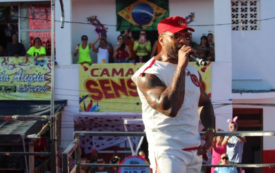 Tony Salles comanda trio do Parangolé nesta sexta de Carnaval